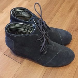 :toms: EUC wedge booties